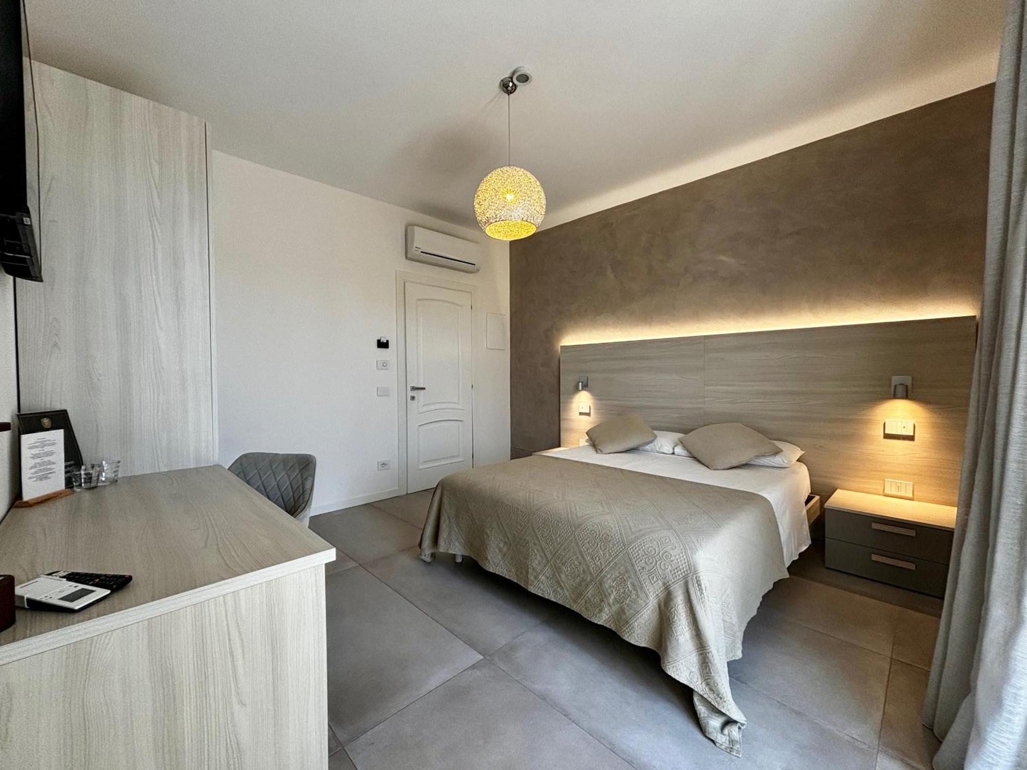 Villa Elena 데센자노델가르다 외부 사진