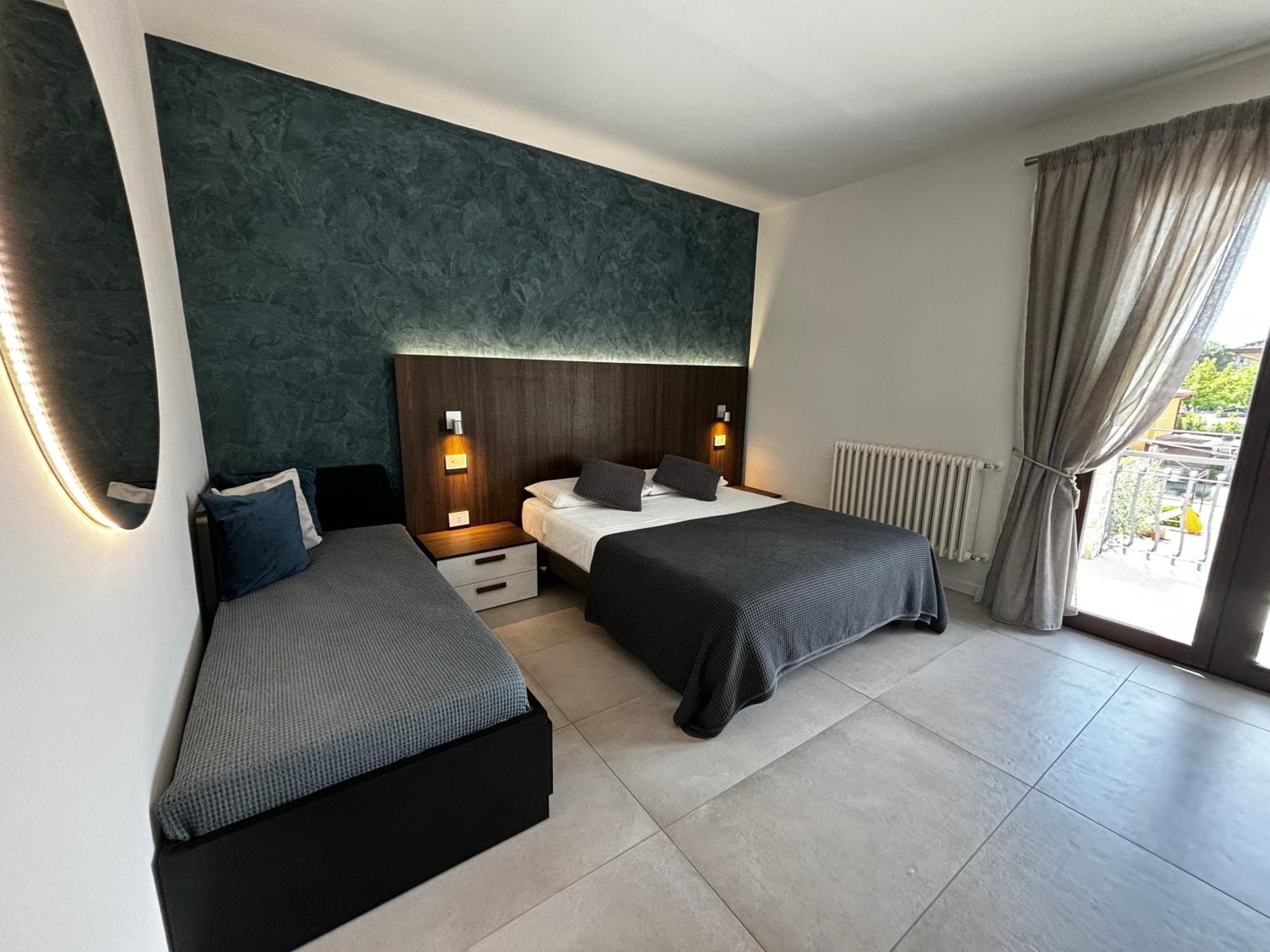 Villa Elena 데센자노델가르다 외부 사진